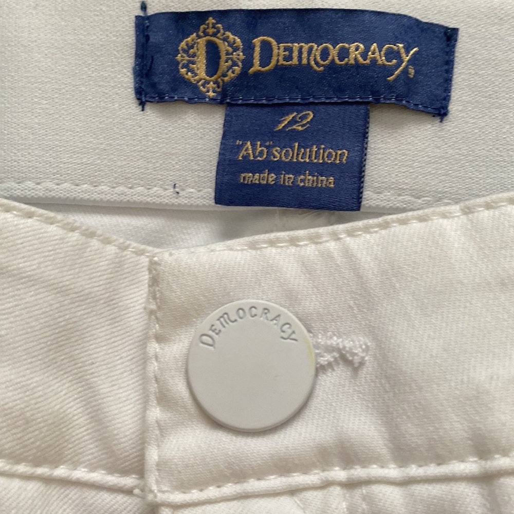 NWT Democracy white pants , perfect for Spring!